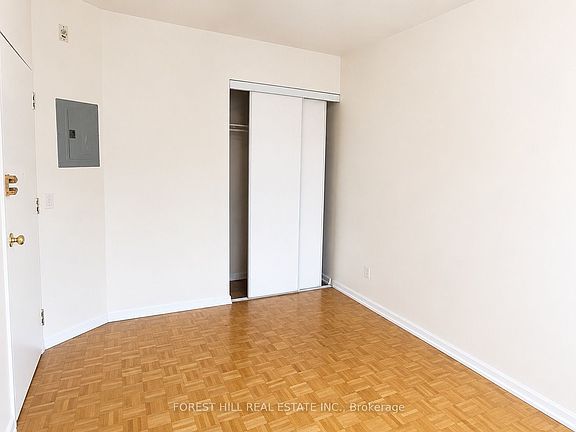 5th image of 126 Dundas St E #202
