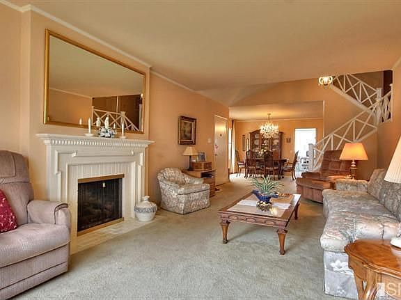 4th image of 686 N Mayfair Ave