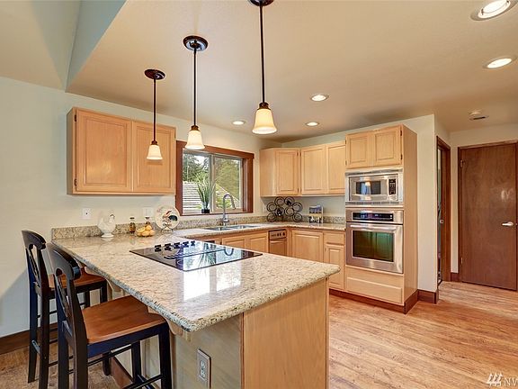 4th image of 10511 Pioneer Dr