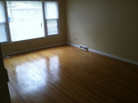 3rd image of 14219 S Saginaw Ave