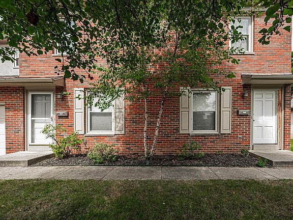 2nd image of 1324-1326 Cambrian Ct