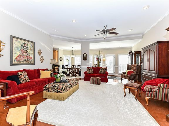 4th image of 1129 Villa Dr
