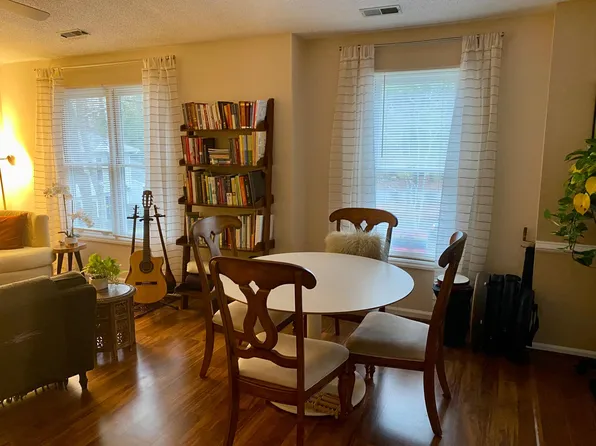 121 Westview Dr APT 50, Carrboro, NC 27510