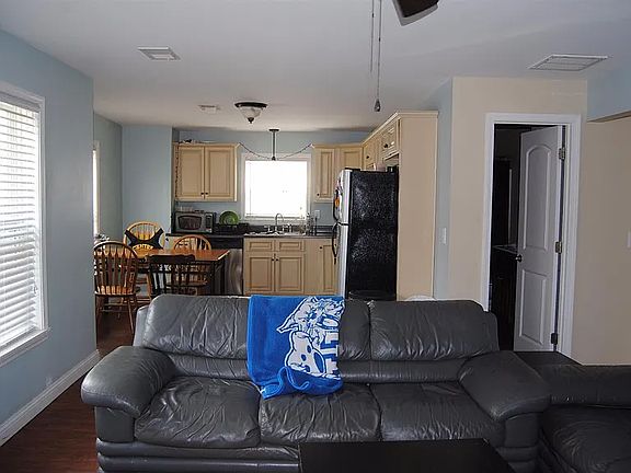 3rd image of 249 N 5th St