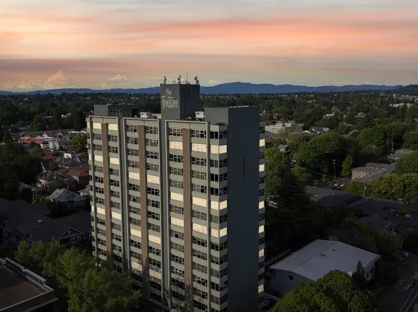 1220 NE 17th Ave APT 4B, Portland, OR 97232