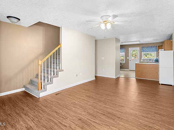 4th image of 660 Beaverview Dr #660