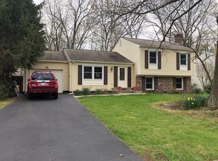 1557 Hiddenbrook Dr, Herndon, VA 20170
