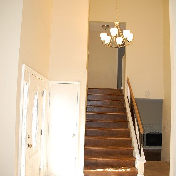 1st image of 1611 Oakwood Ave