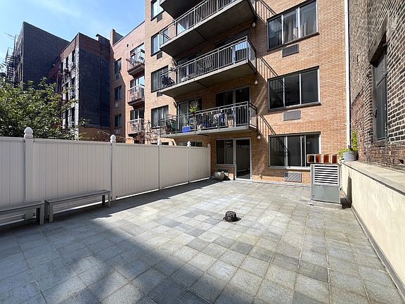 2nd image of 424 E 10th St #2D