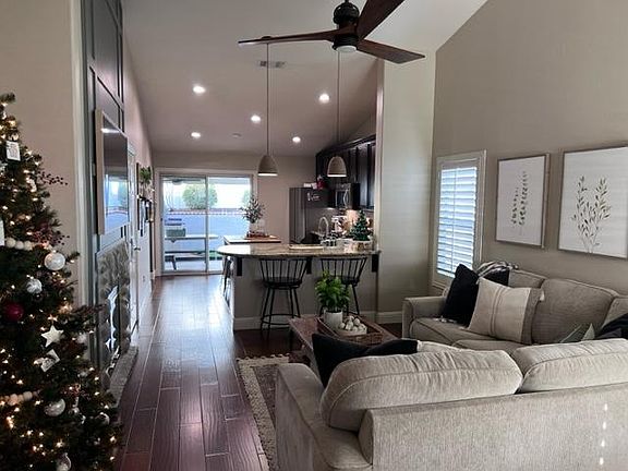 3rd image of 2272 Laramie Cir