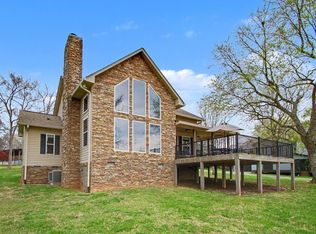 1379 Paradise Ln, Dandridge, TN 37725