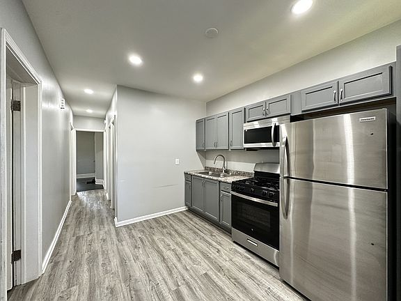 4th image of 3408 W Carroll Ave #2