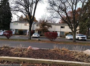 1653 Wimbledon Dr, Walled Lake, MI 48390