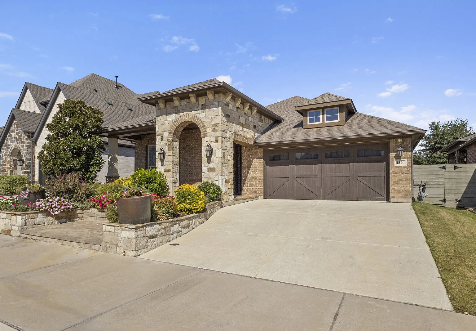 4 bed, 3.0 bath, 2364 sqft, $3,500 — Photo 2