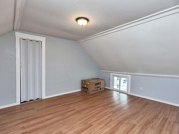 5th image of 27 School St #D