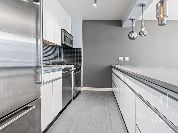 5th image of 111 E 30th St APT 7A