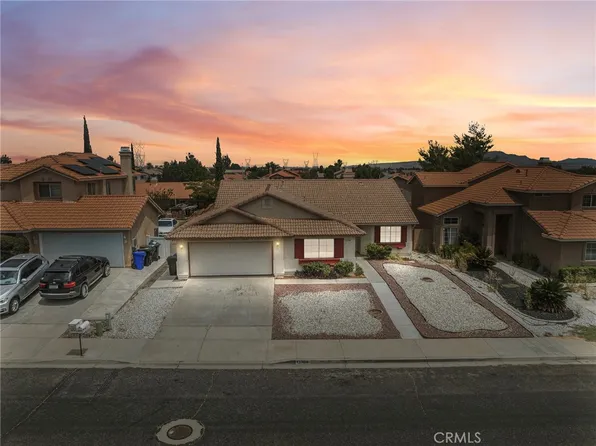 13768 Foxfire Rd, Victorville, CA 92392