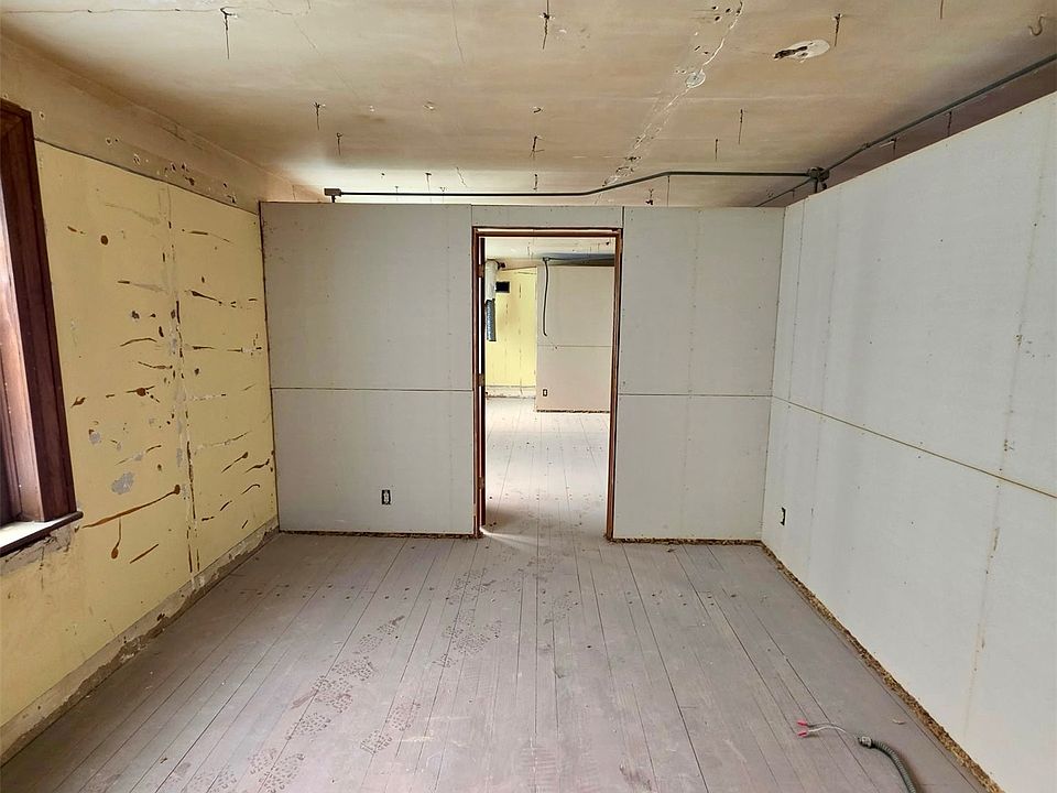 19th image of 107 N Jordan St