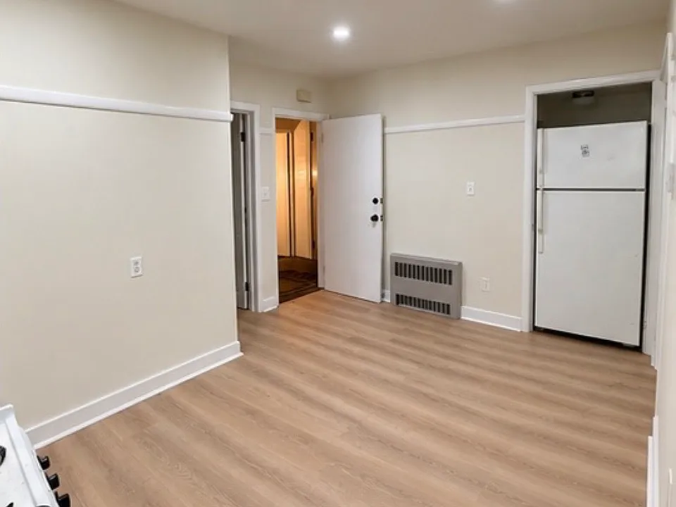 6 Europe St #1