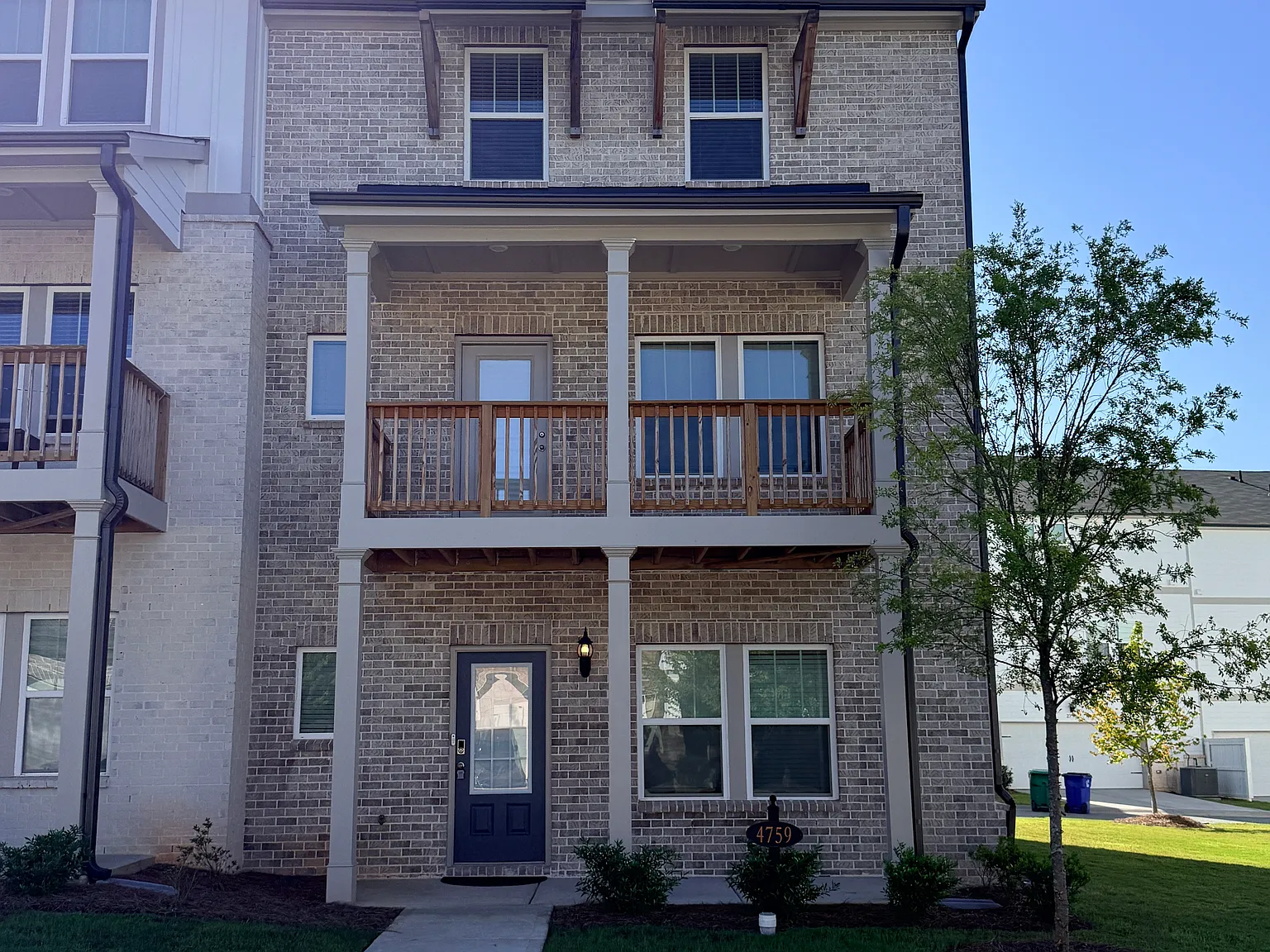 4 bed, 3.5 bath, 2386 sqft, $2,750 — Photo 1