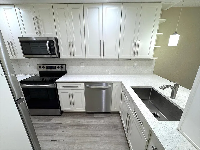 2626 Riverside Dr #2626 — Photo 4