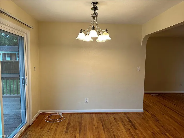 940 Redwood Cir — Photo 15