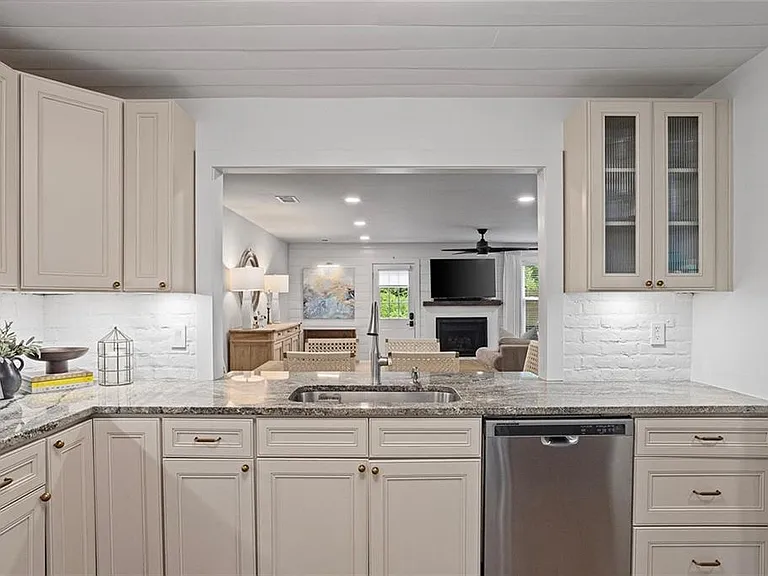1185 Jamestowne Trl — Photo 8