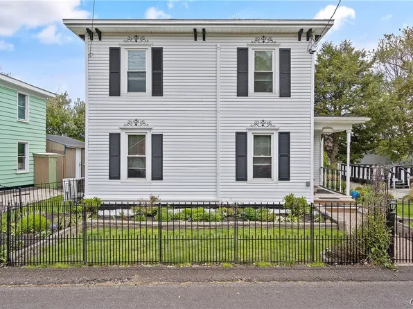 9420 1st St, Phoenix, NY 13135