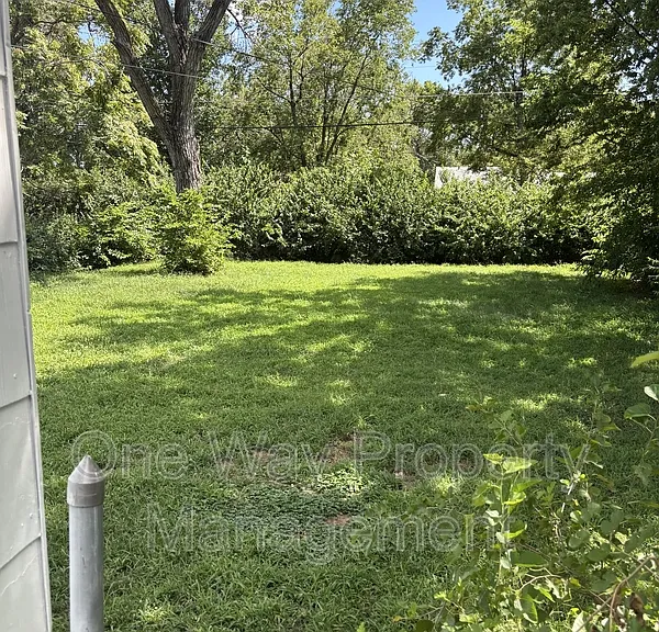 1729 E Looman St — Photo 12