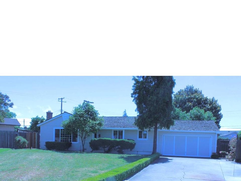 Large 2 car garage with Private dr way