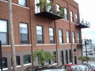 7 Alby St APT 1, Alton, IL 62002