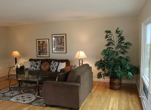4th image of 771 Holbrook Pl