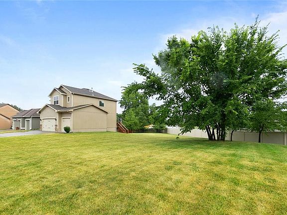 4th image of 1801 NE Woodview Ln