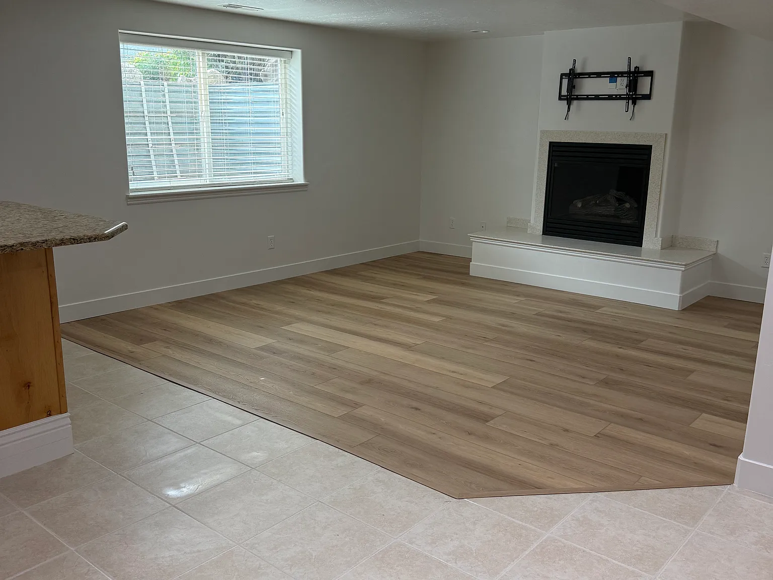 4 bed, 2700 sqft, $2,400 — Photo 3