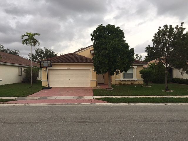 1st image of 18643 Sw 15 St