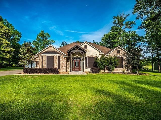 1st image of 406 Greenwood Dr