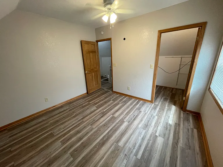 127 E Main St — Photo 16