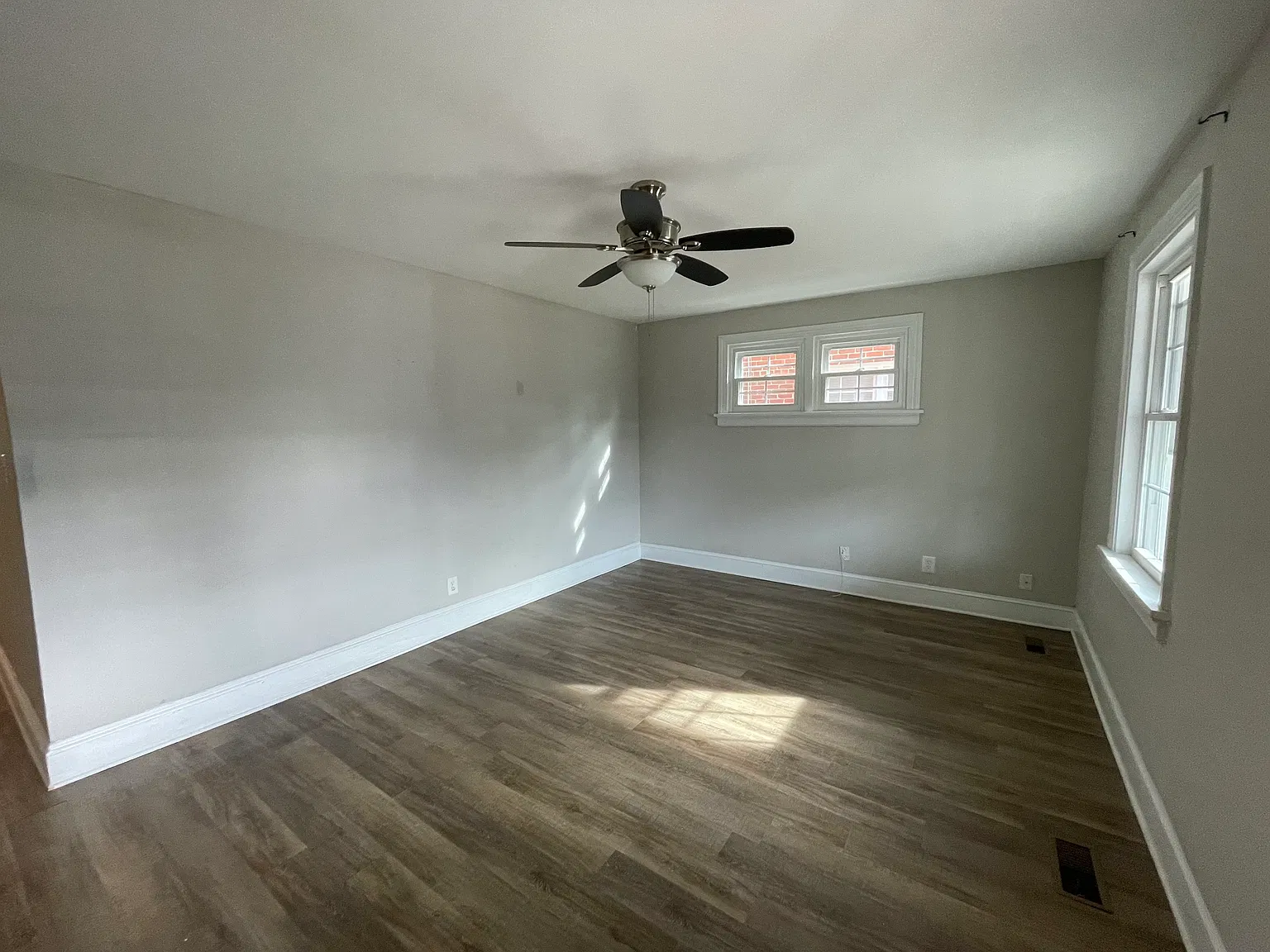 2 bed, 900 sqft, $1,800 — Photo 3
