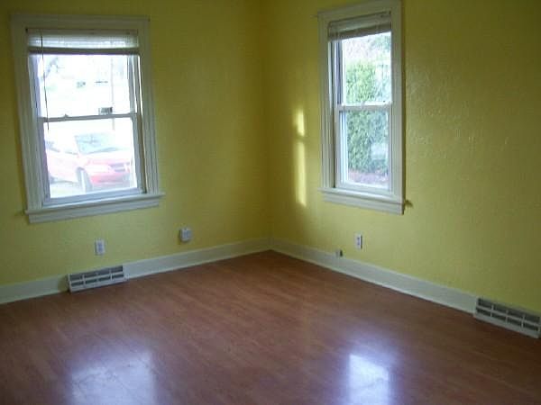2nd image of 142 Grandview Rd