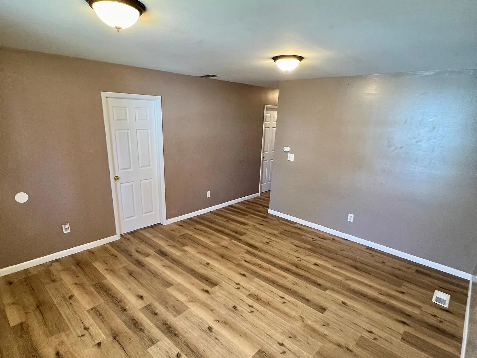 1384 Spencer Street — Photo 3