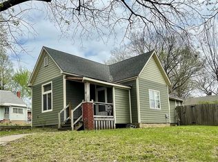 704 N 11th St, Leavenworth, KS 66048