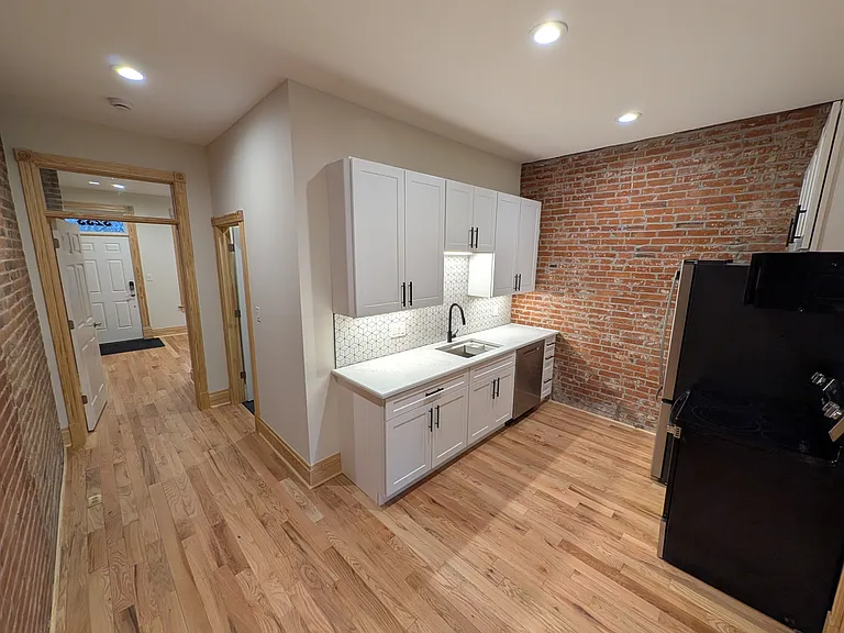 3233 Morganford Rd — Photo 36
