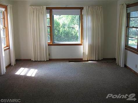 2nd image of 2747 Lincoln Ave