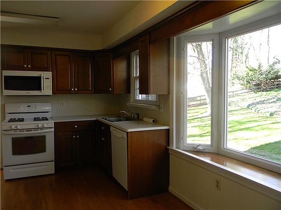 Kitchen with bay window