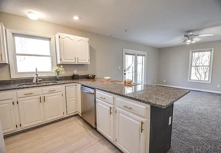 4301 E Whitley Dr — Photo 14