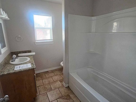 5th image of 1391 Chapman St