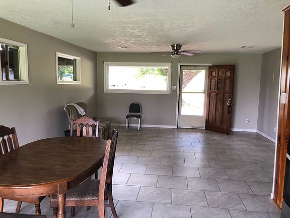 4th image of 823 Live Oak St