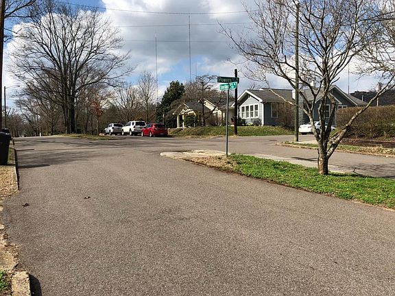 3rd image of 1956 Emoriland Blvd