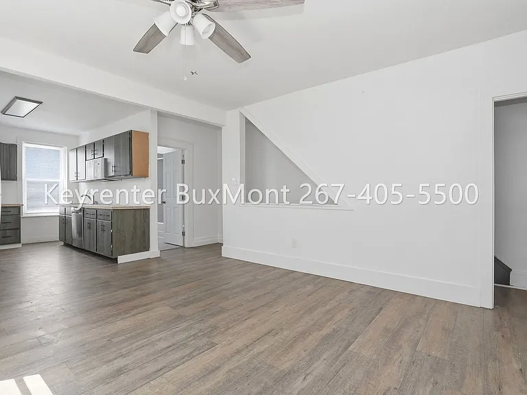 340-342 W Broad St — Photo 2