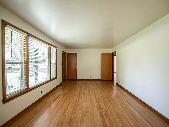 2nd image of 12 Lacy Ln